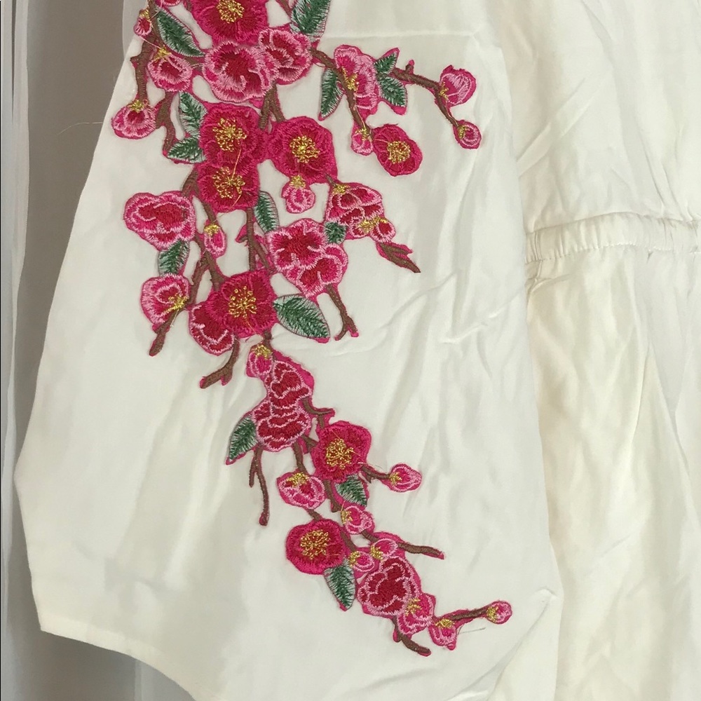 NWT Floral Long Bell Sleeve Romper Sz S - Picture 3 of 6
